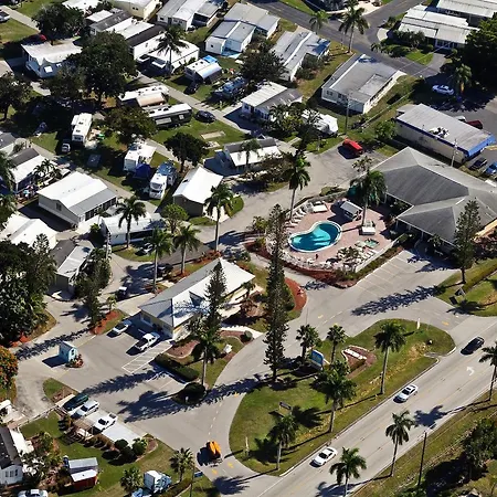 Fort Myers Beach Resort Two-Bedroom Park Model 4